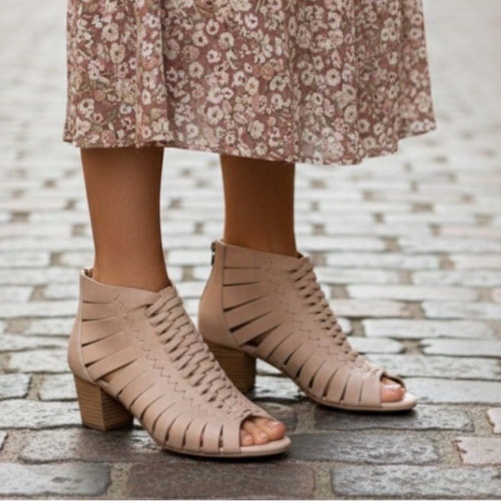 Braided Ankle Vegan Leather Booties Back Zipper Beige Nude Size 10 Chunky Heel